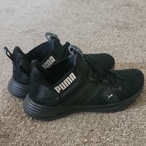 Puma Black Athletic Shoes with Sleek Design